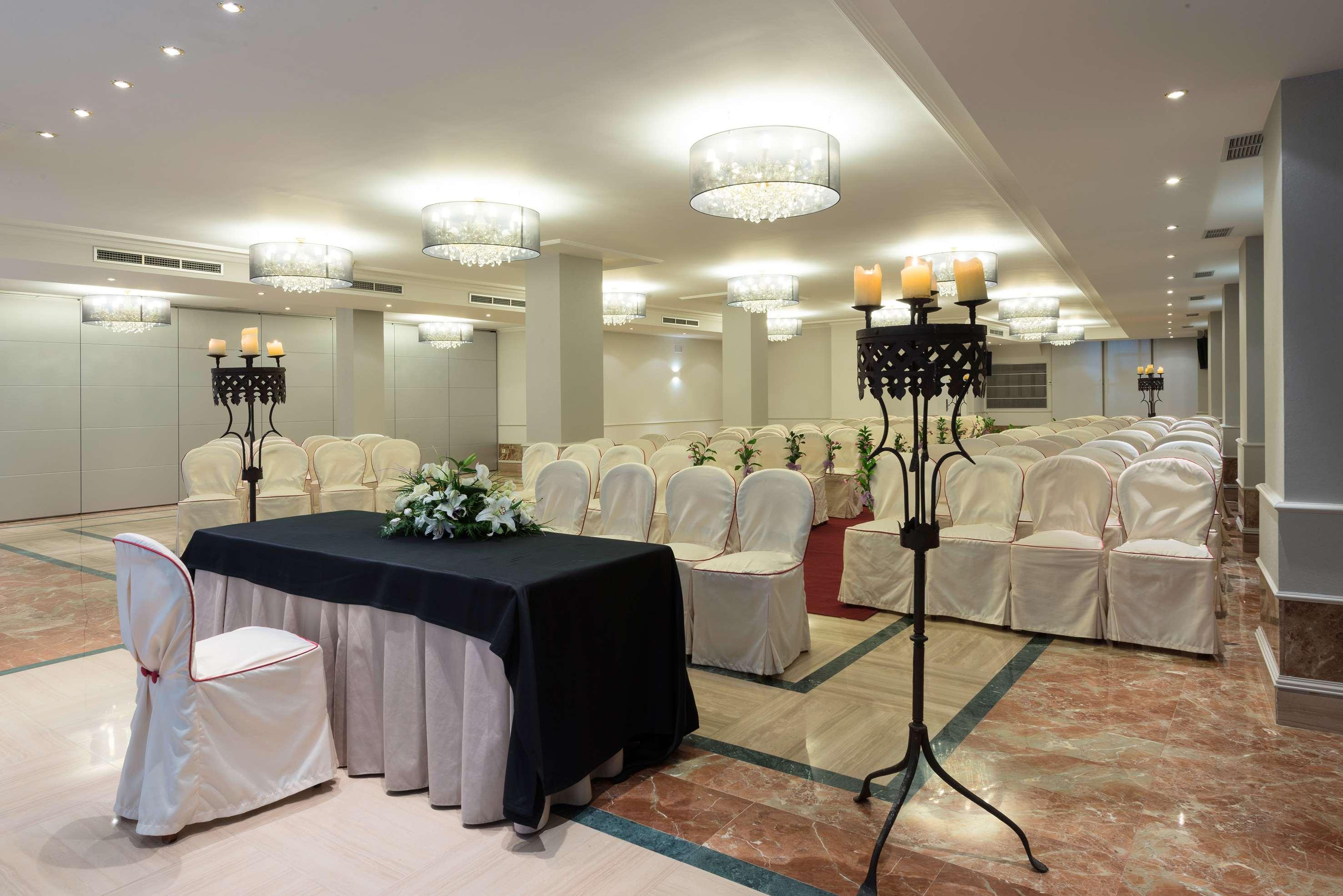 Hotel Madrid Leganes Affiliated By Melia Bagian luar foto