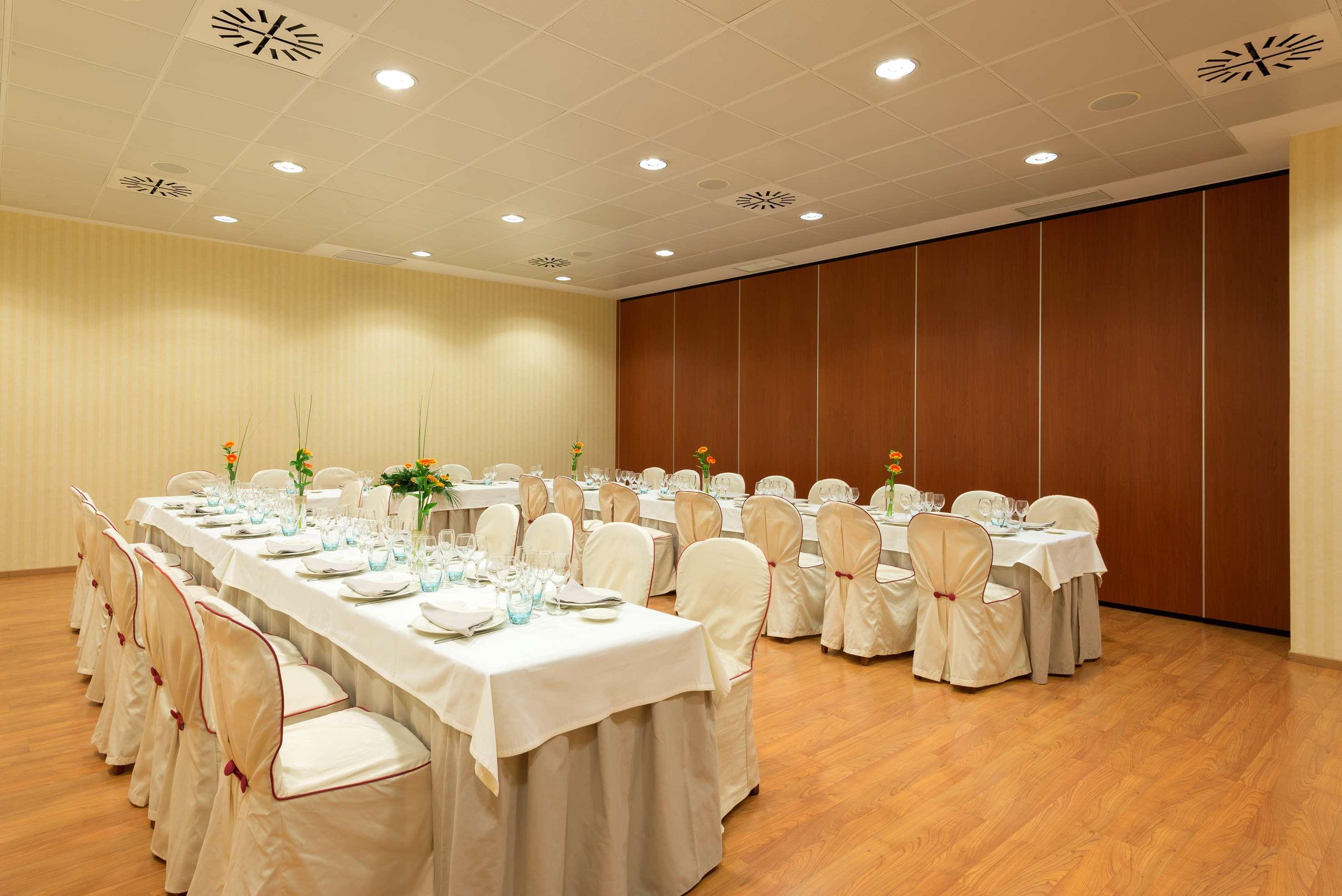 Hotel Madrid Leganes Affiliated By Melia Bagian luar foto