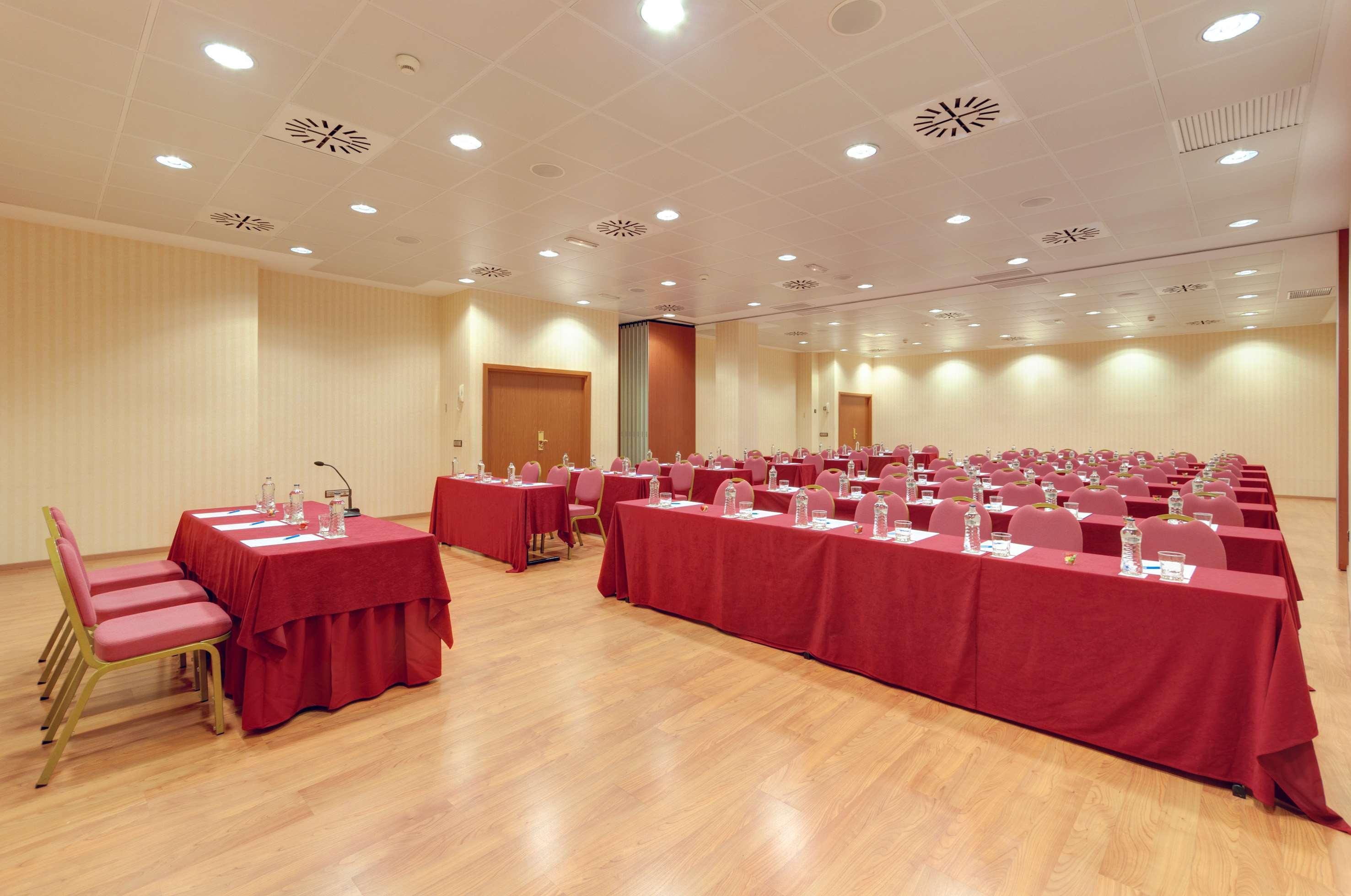 Hotel Madrid Leganes Affiliated By Melia Bagian luar foto