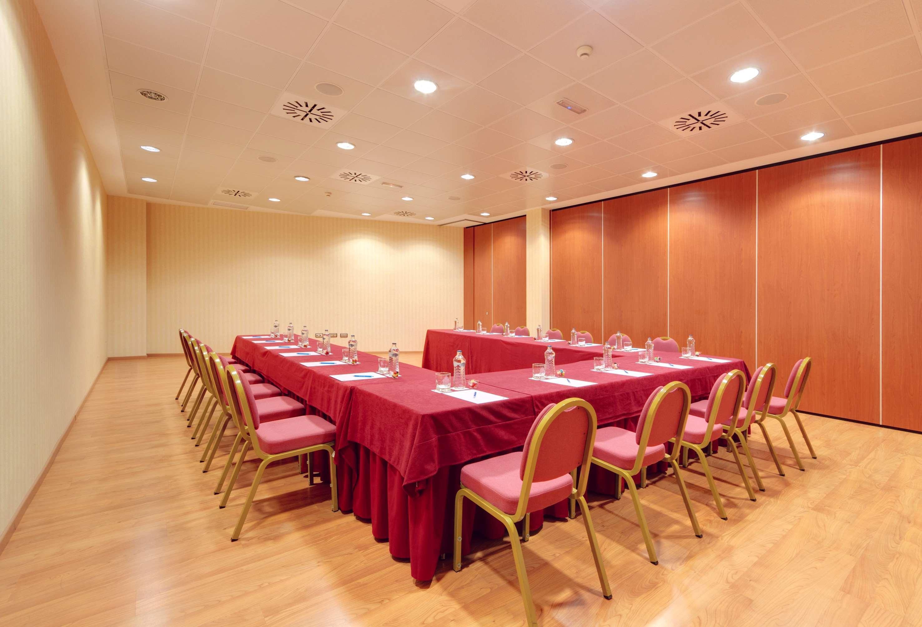 Hotel Madrid Leganes Affiliated By Melia Bagian luar foto