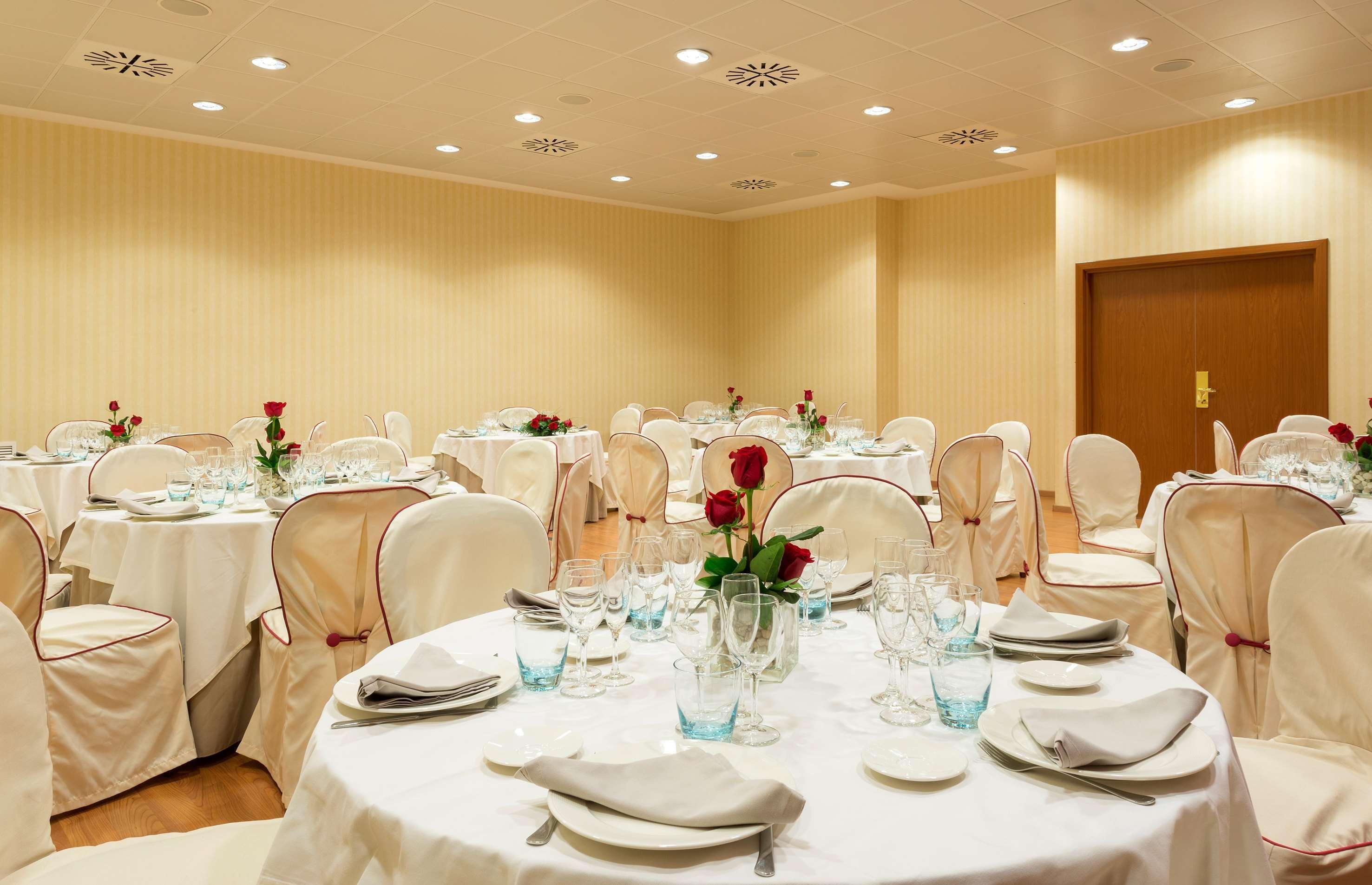 Hotel Madrid Leganes Affiliated By Melia Bagian luar foto