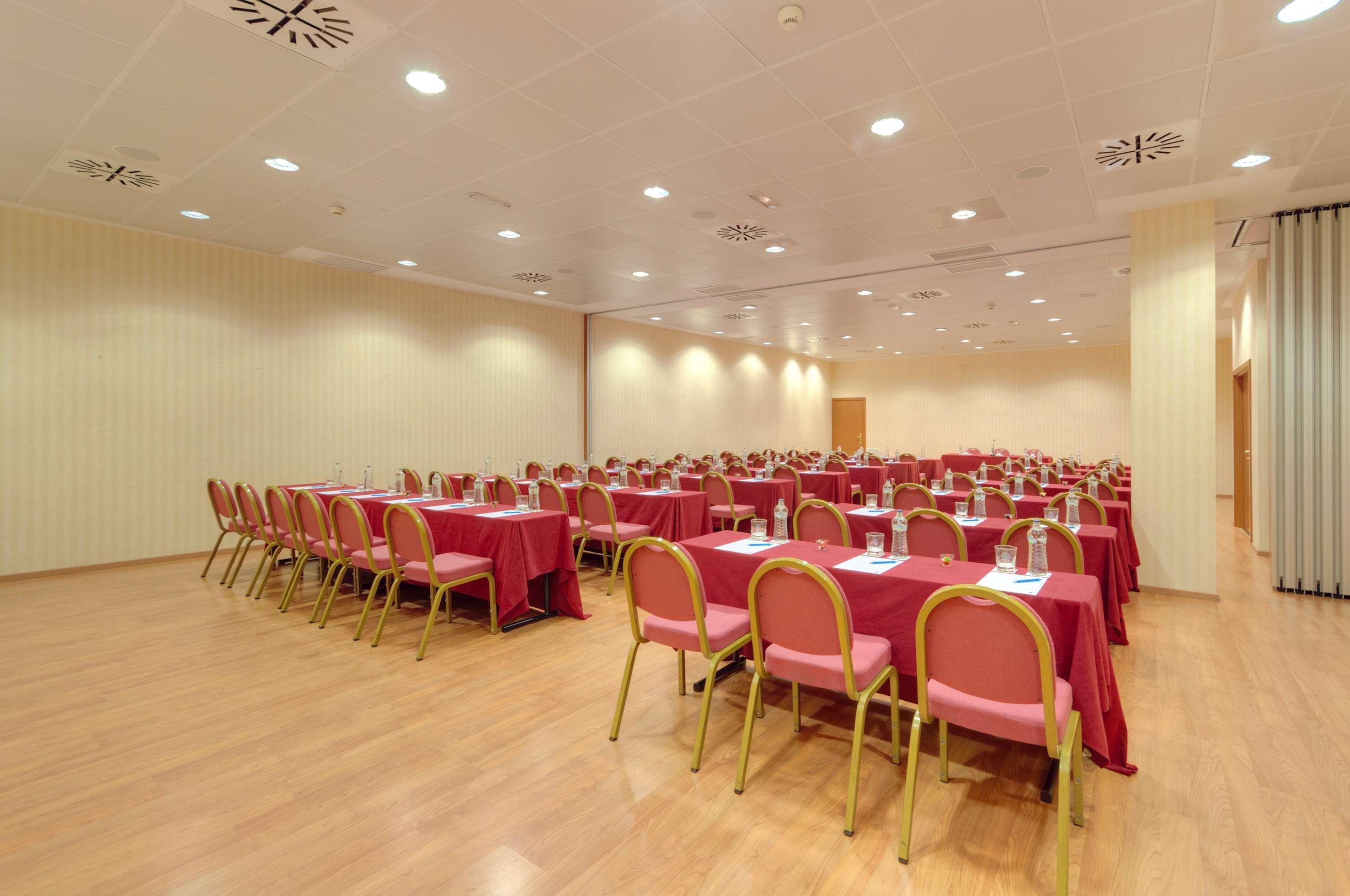 Hotel Madrid Leganes Affiliated By Melia Bagian luar foto