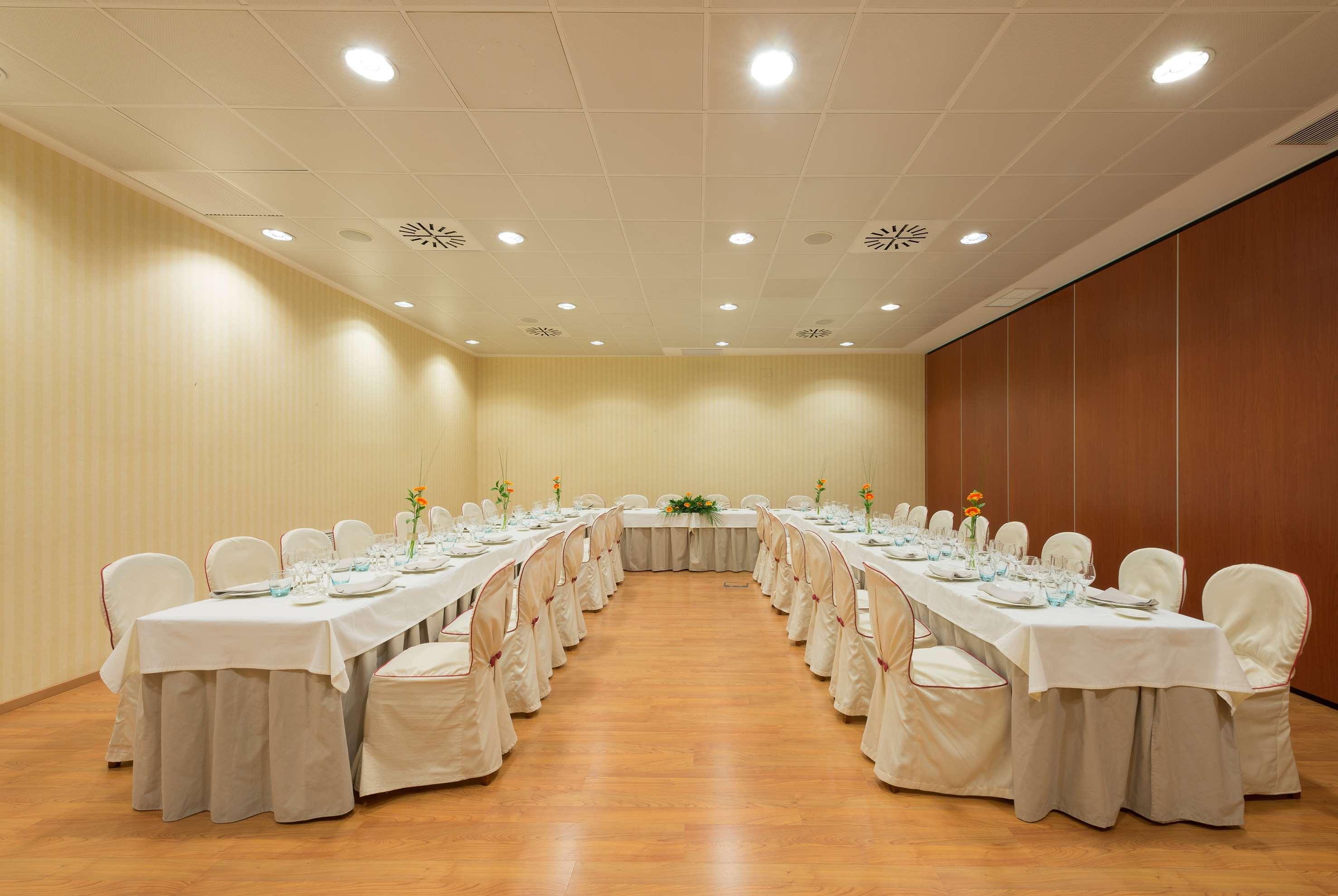 Hotel Madrid Leganes Affiliated By Melia Bagian luar foto