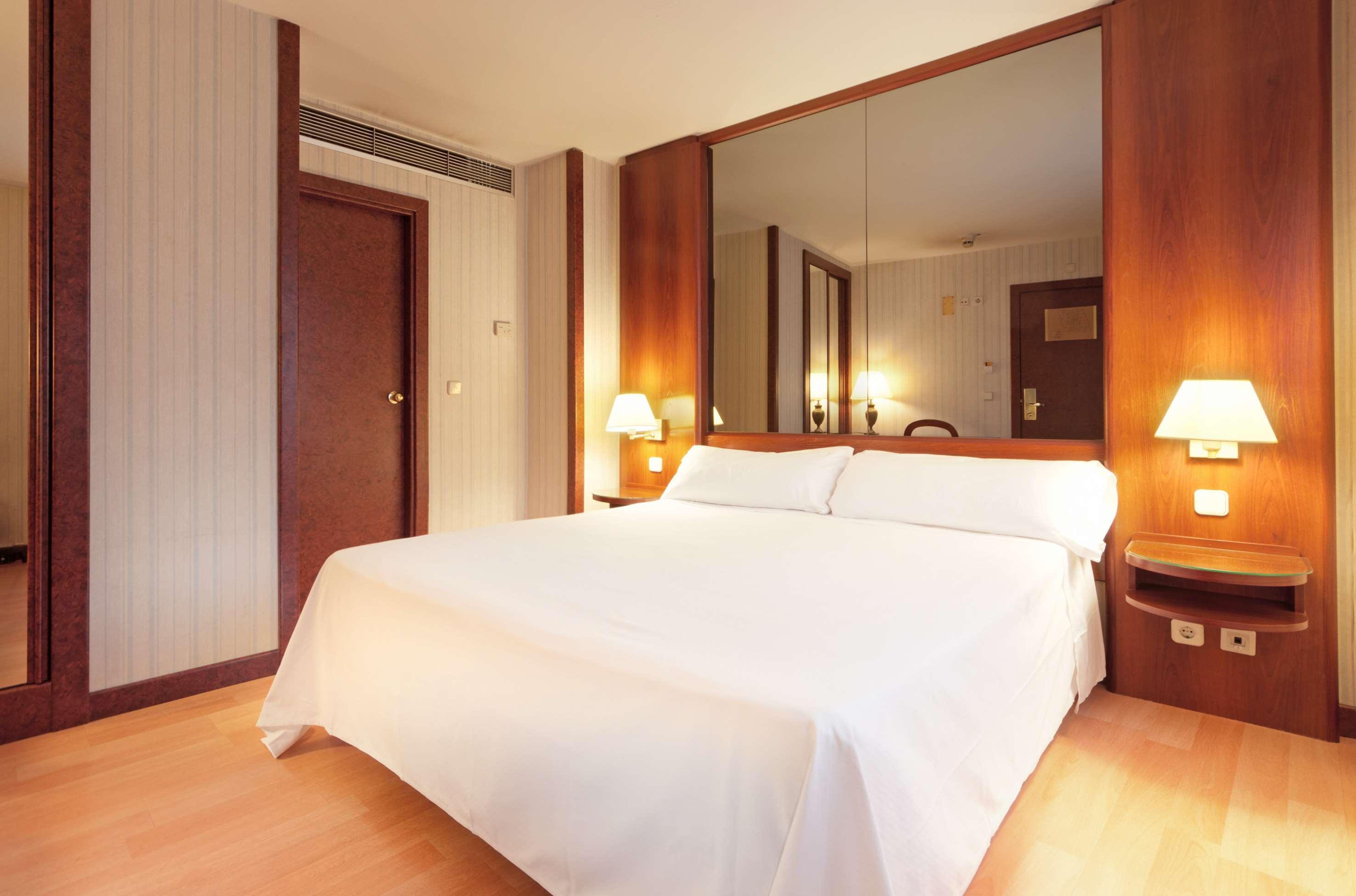 Hotel Madrid Leganes Affiliated By Melia Ruang foto